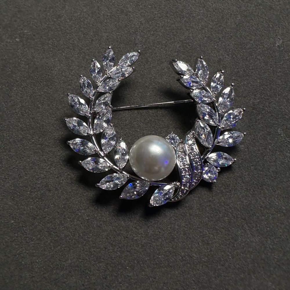 Natural Freshwater Pearl Zircon Pin